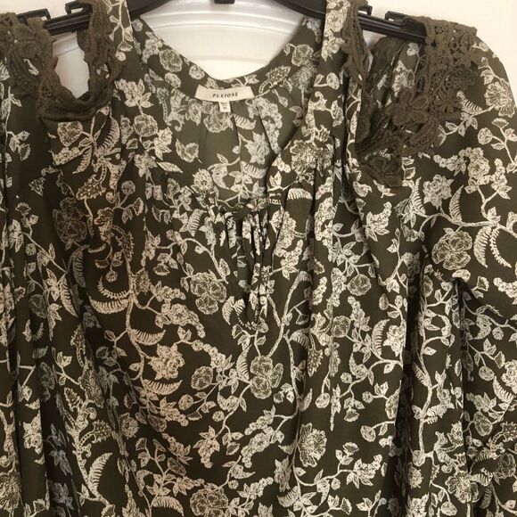 New Pleione off the shoulder top, XL - Picture 3 of 7